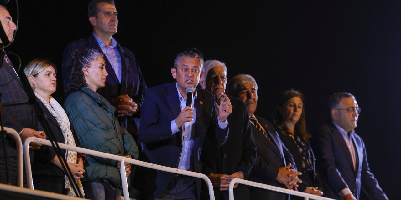 Özgür Özel, Ahmet Türk'ün yanında Mardin'e neden kayyum atandığını açıkladı