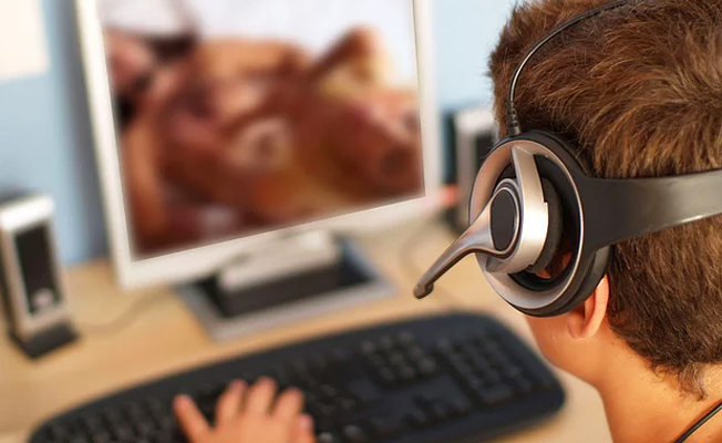 Porno sitelerine 'yaş' kontrolü getiriliyor