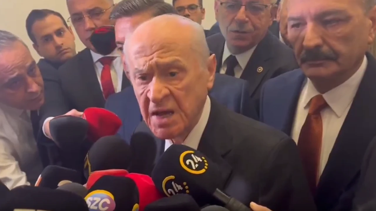 MHP Lideri Bahçeli, Erdoğan ile ilgili o soru üzerine gazeteciyi azarladı