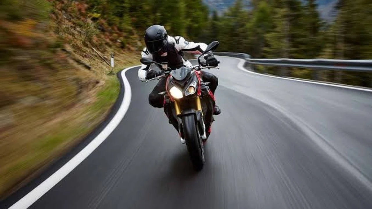 Artık motosiklet kullanırken kask takmak yeterli olmayacak