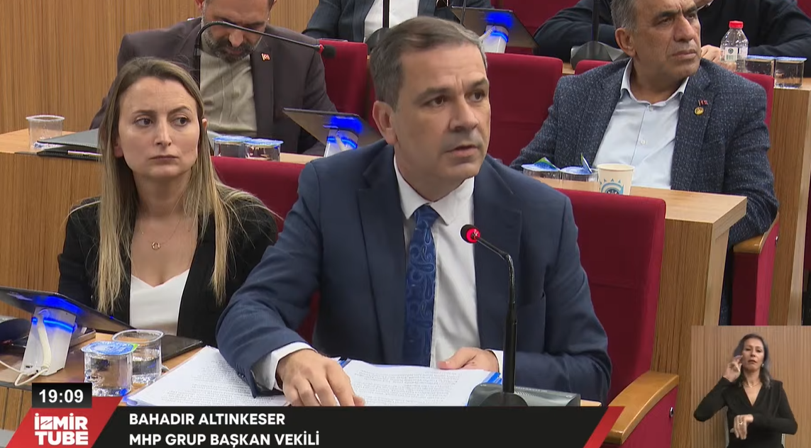 İzmir Büyükşehir Belediye Meclisi'nde 'Öcalan' tartışması! MHP'li isim Apo'nun Meclis'te konuşmasını savundu