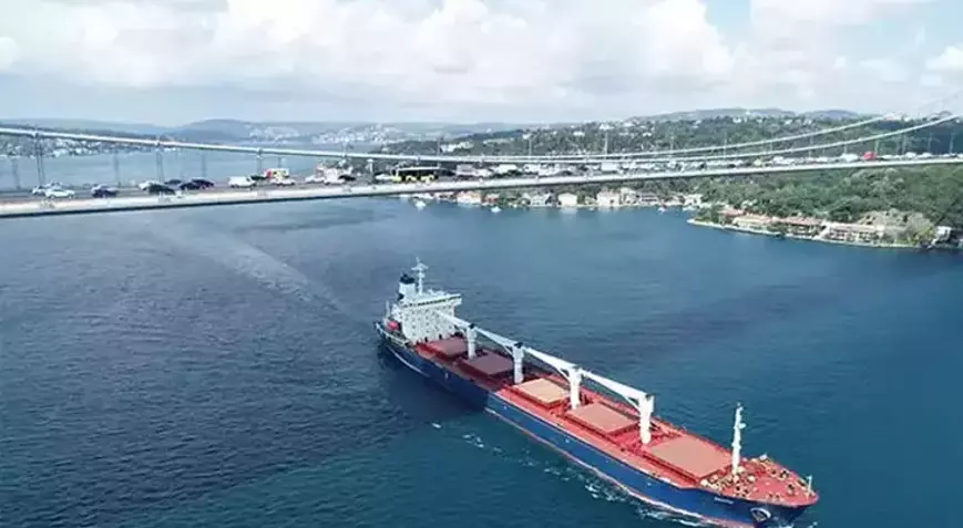 İstanbul Boğazı'nda gemi trafiği askıya alındı