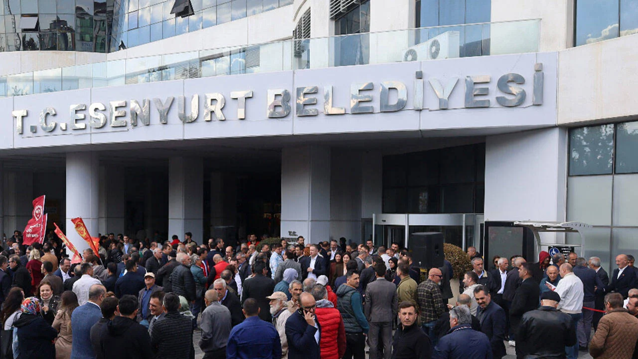 Esenyurt Belediyesi'nde bir görevden alma daha