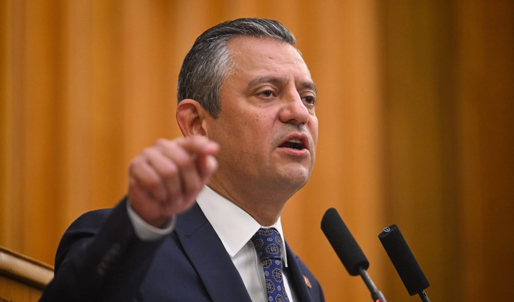 Özgür Özel'den kayyum atamalarına sert tepki: Tencere dibin kara, seninki benden karaya getirmeye çalışıyorlar...