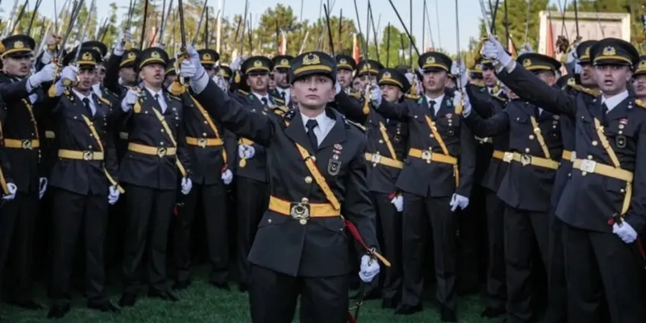 SOL Parti'den 'teğmenler' çıkışı: "İhraç edilmesi gerekenler ordudaki tarikatçılardır"
