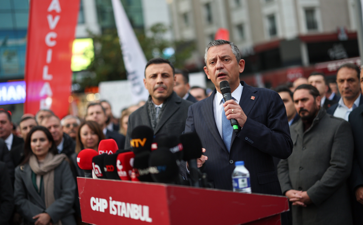 Özgür Özel, Esenyurt'tan seslendi: "AK Parti ve MHP'ye kötü haberim var"