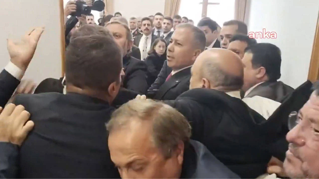 Bütçe görüşmeleri öncesi Meclis'te arbede! Ali Yerlikaya'ya Meclis'te protesto edildi