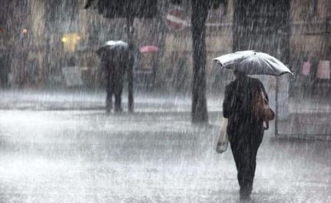 İstanbul'da yağmur şehri esir aldı... AKOM sel riskine karşı uyardı