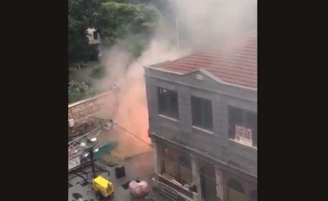 İstanbul yağmura teslim oldu! Şişhane'de korkutan patlamalar!