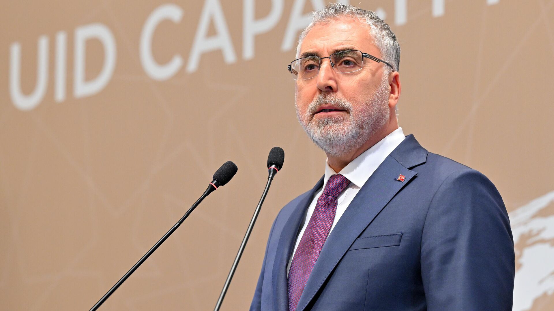Çalışma ve Sosyal Güvenlik Bakanı Vedat Işıkhan'dan asgari ücret açıklaması