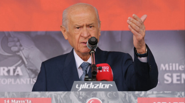 'Öcalan' çağrısı Isparta'da böyle karşılık buldu! Şehit kardeşi, Devlet Bahçeli Caddesi'ne bu çelengi bıraktı