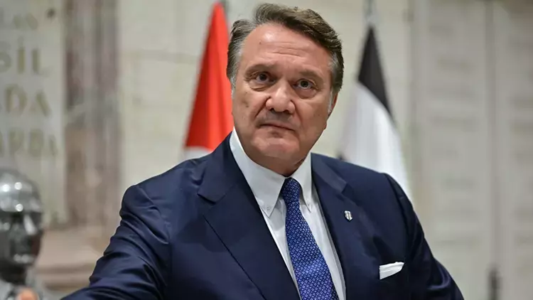 Beşiktaş Kulübü'nde sular durulmuyor! Hasan Arat istifa etti