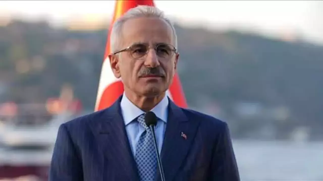 Bakan Uraloğlu, Türkiye'deki internet hızı düşüklüğü için o firmayı sorumlu tuttu