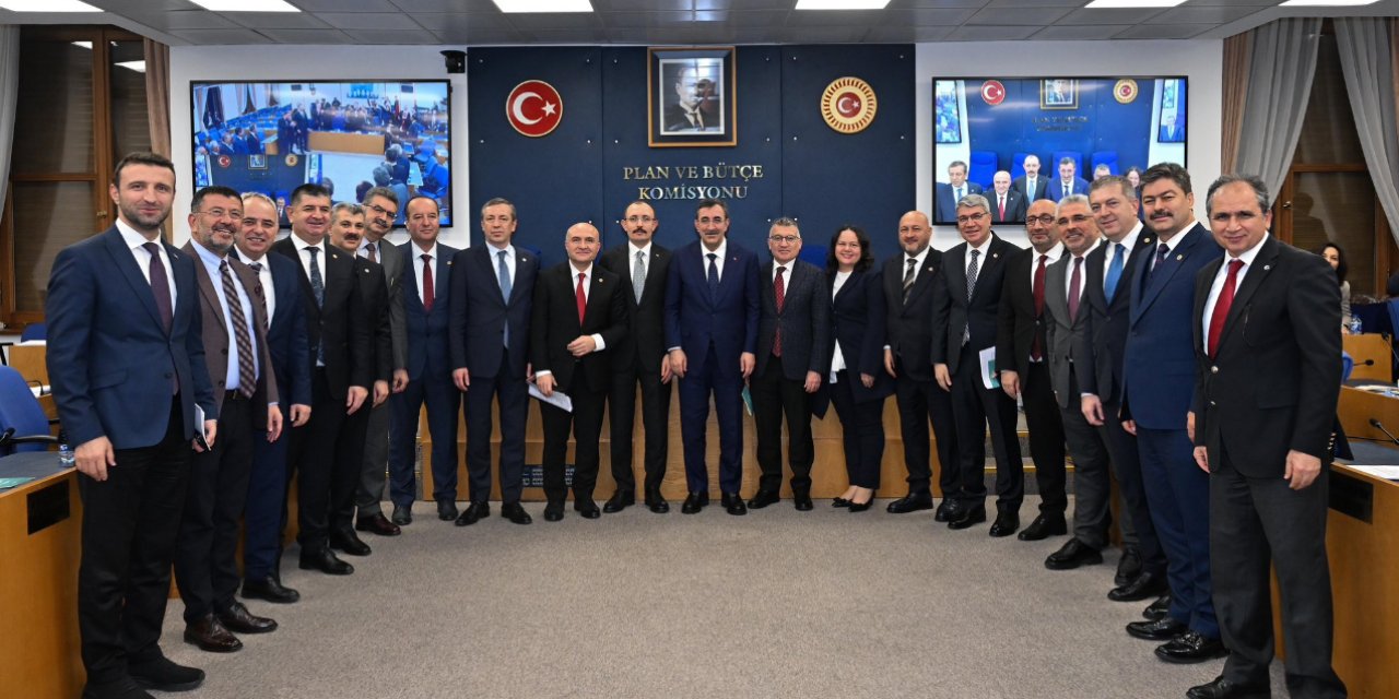 Ek öğretmen ataması ret, bayram ikramiyesine zam ret, ÖTV alınmasın ret, burslar arttırılsın ret!