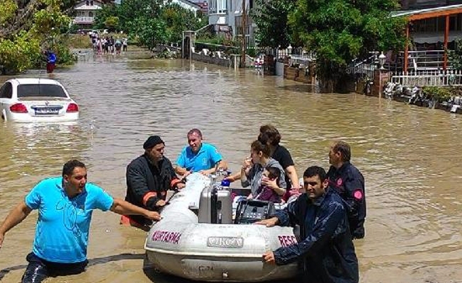 Cihaza bağlı Mert botla kurtarıldı!