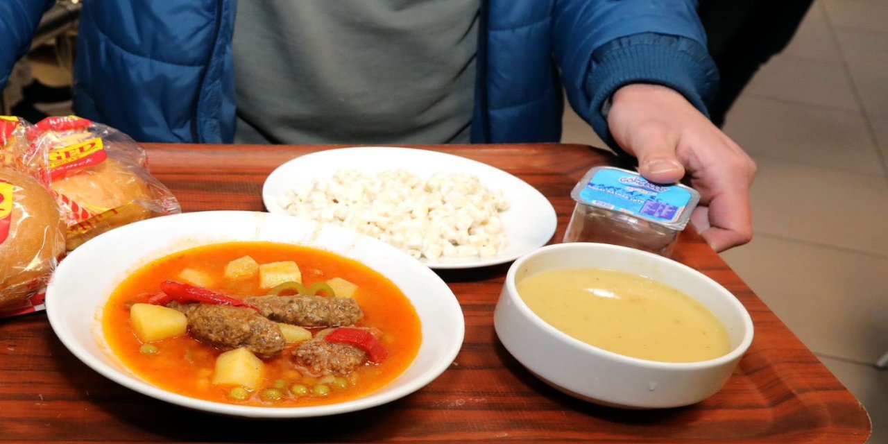 Kent Lokantaları'ndan sonra tüm gözler 'Gençlik Sofraları'na çevrildi! Bedava yemek yiyip gidiyorlar