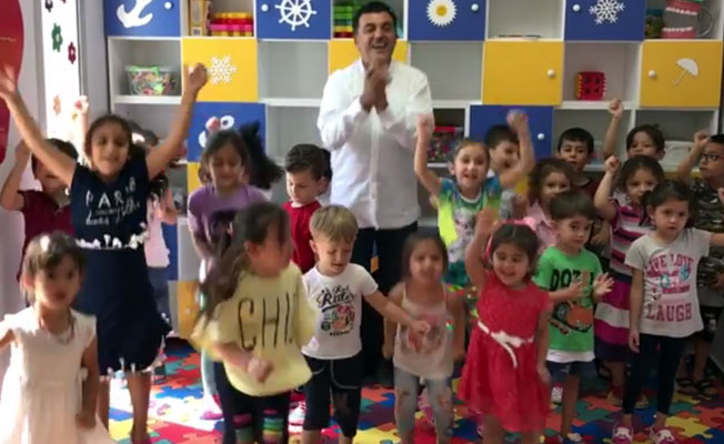 Cumhuriyet Melekleri'nden İzmir Marşı