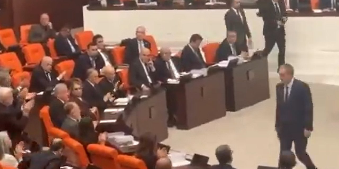 Devlet Bahçeli, DEM Partili Bakırhan'ı uzun süre alkışladı! MHP'liler ne yapacağını şaşırdı... Kimi alkışladı kimi bakakaldı