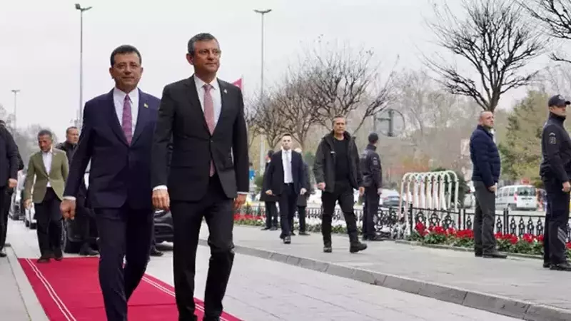 Özel ve İmamoğlu'ndan Erdoğan'a 'silkeleyin' yanıtı: Vatandaş ilk seçimde sizi sırtından silkeleyip atacak