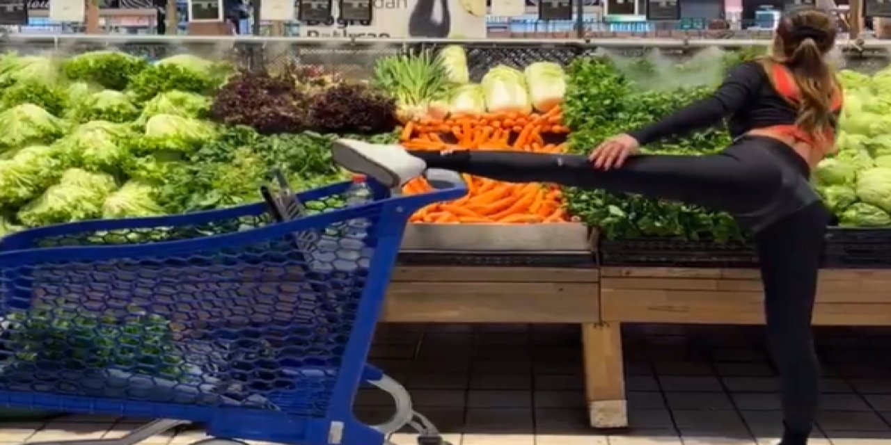 Ebru Şallı'dan marketin içinde tuhaf hareketler