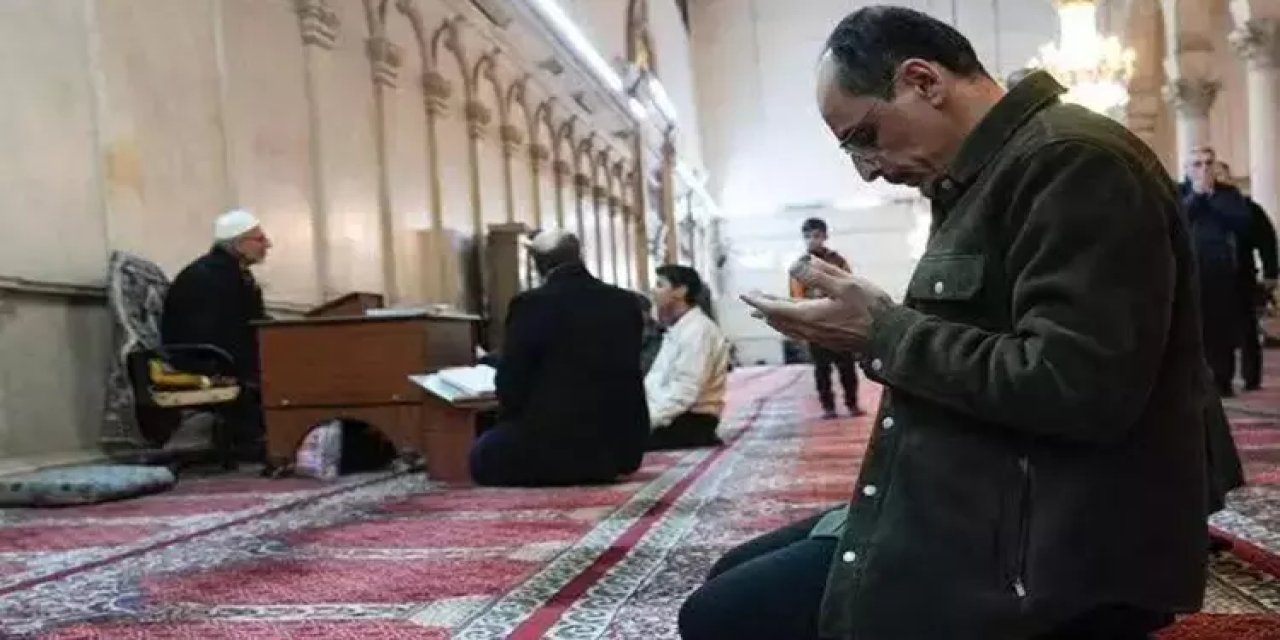 Emevi Camii'nde namaz kılmanın şifresini canlı yayında açıkladı!