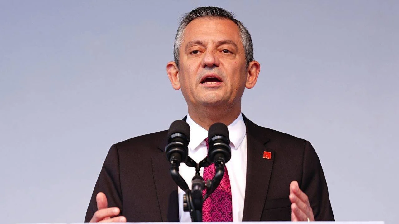 Özgür Özel'den SGK borçları açıklaması: Yemeği biz yedik, hesabı CHP'li belediyeler ödesin diyor