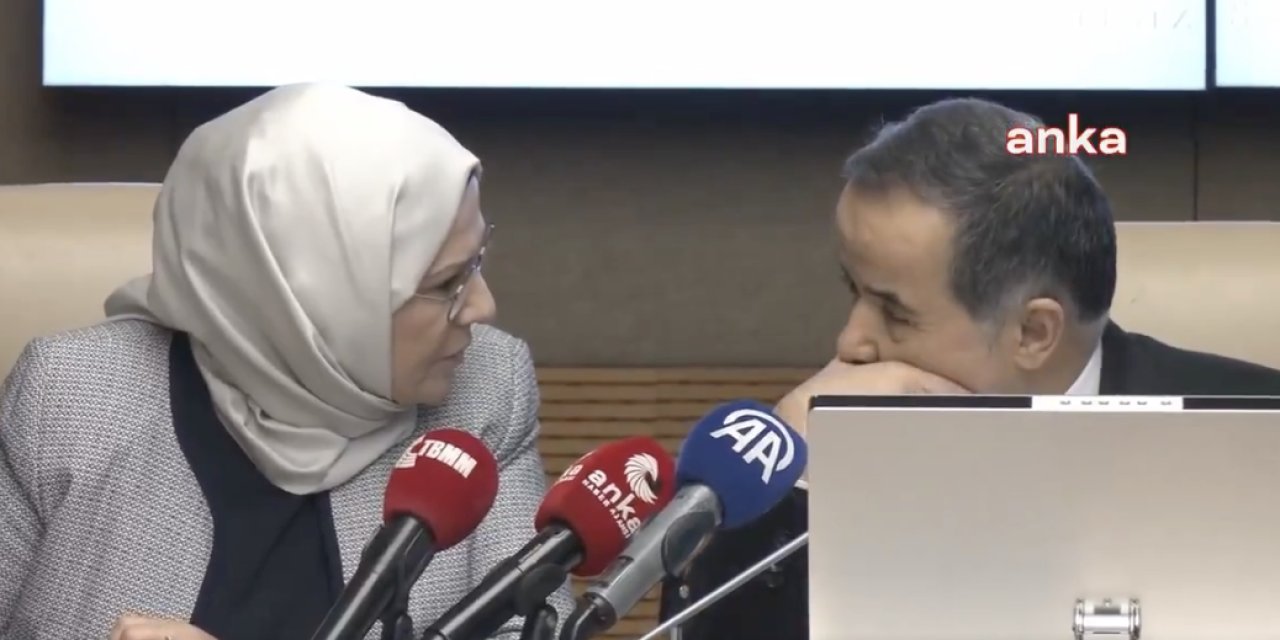 Mikrofonu açık unutup, eski bakanın arkasından konuştular: "Çok yanlış yaptı Bakan Hanım... -Öyle şey olur mu ya"