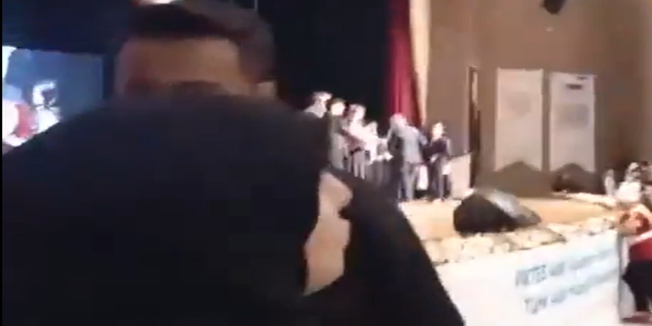 Mülakat mağduru öğretmenlerden Yusuf Tekin'e protesto şoku