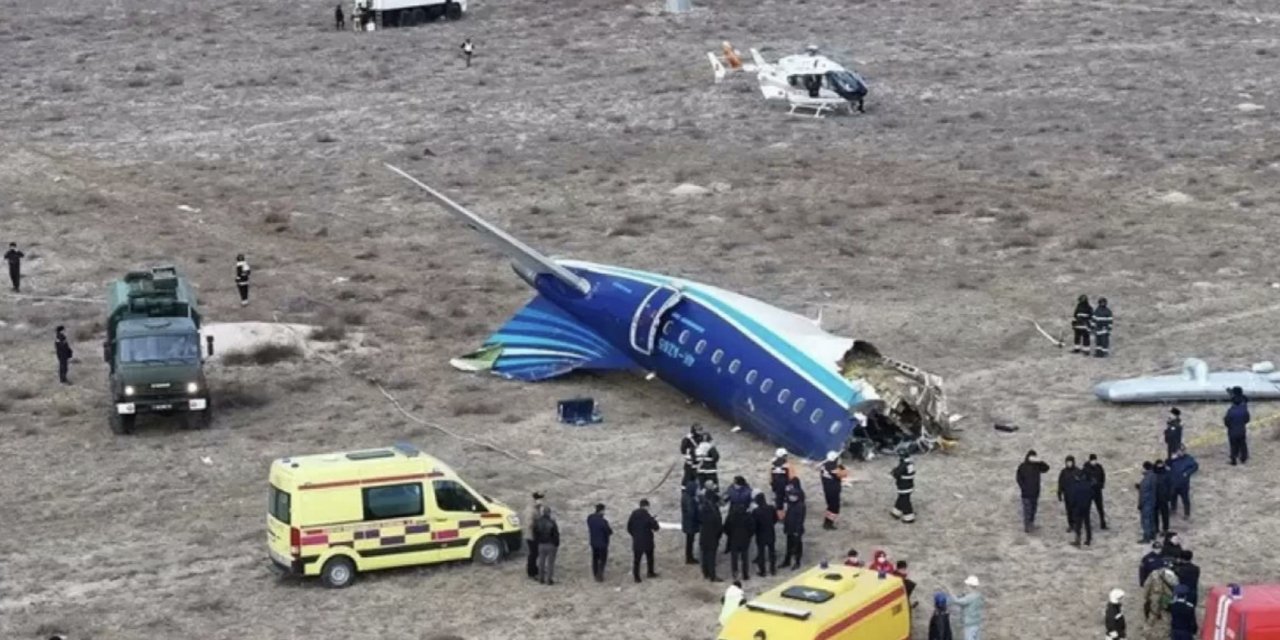 Azerbaycan uçağı Kazakistan'da düştü! Milli yas ilan edildi... Uçağın düştüğü anlar işte böyle görüntülendi