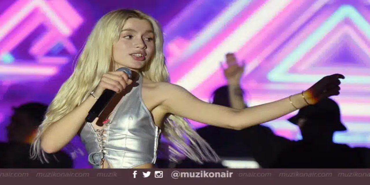 Aleyna Tilki, Marlyin Manson'a döndü, göğüslerini zincirledi
