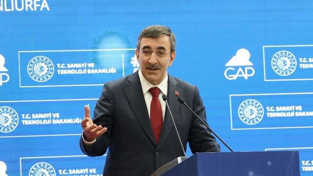 Cevdet Yılmaz'dan asgari ücrete ara zam açıklaması: Ciddi sapma olursa...