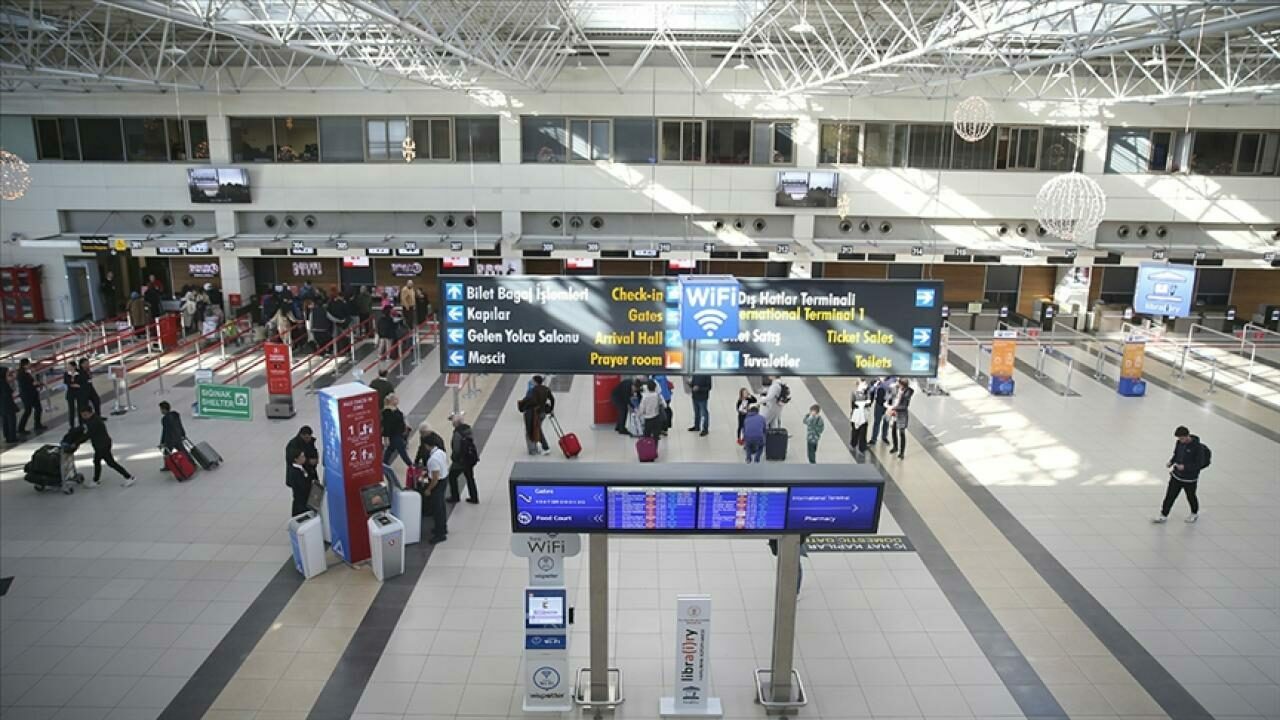 Havalimanlarında yeni dönem! Bugünden itibaren o uygulama tarih oldu