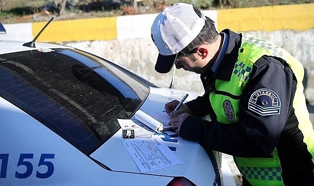 Trafikte bunu yapana rekor ceza! Hem de park halinde...