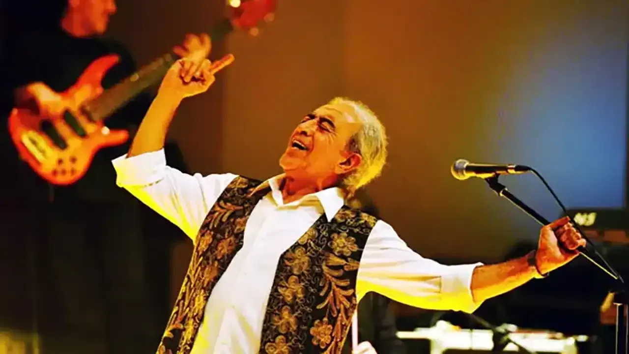 Edip Akbayram yoğun bakıma alındı