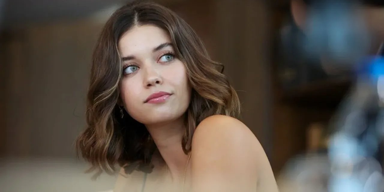 Afra Saraçoğlu'nu gören çıplak sandı!