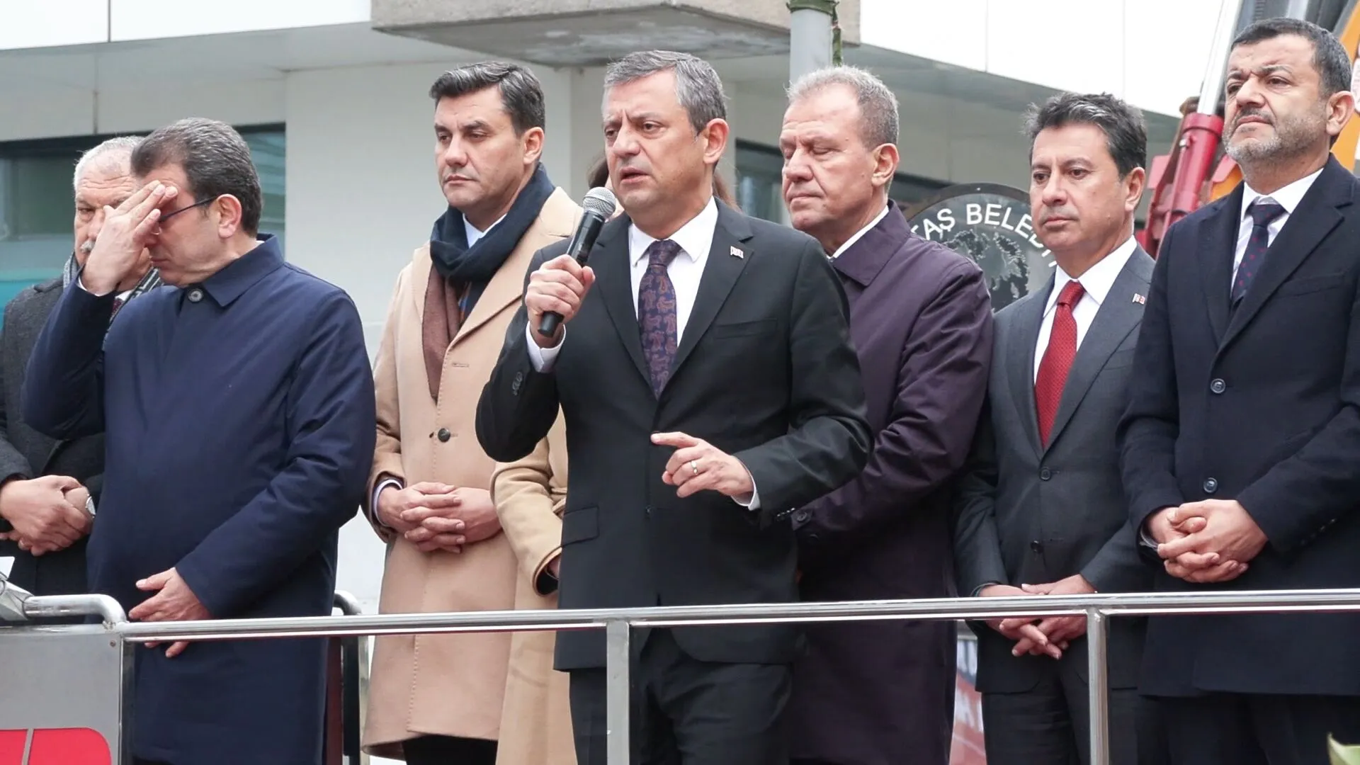 Özgür Özel'den "turpun büyüğü heybede" diyen Erdoğan'a: İktidarı devretmeye hazırlansın