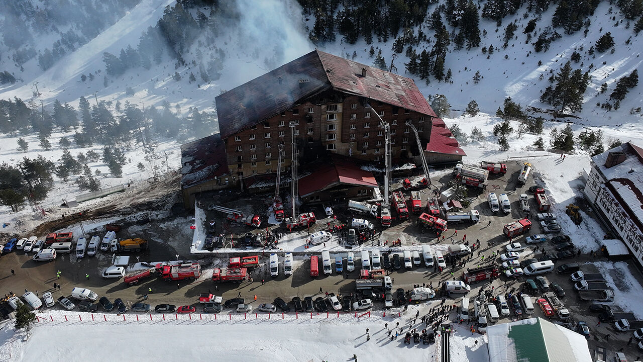 AKP'li eski vekilin ailesi de Bolu'daki otel yangınında hayatını kaybetti