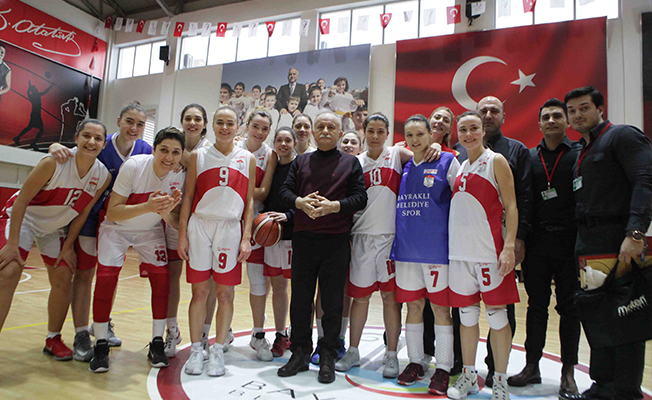 Bayraklı’nın perileri 1’inci ligde