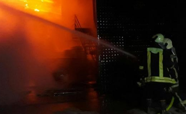 Babasının fabrikasını yaktı, canlı yayında izletti