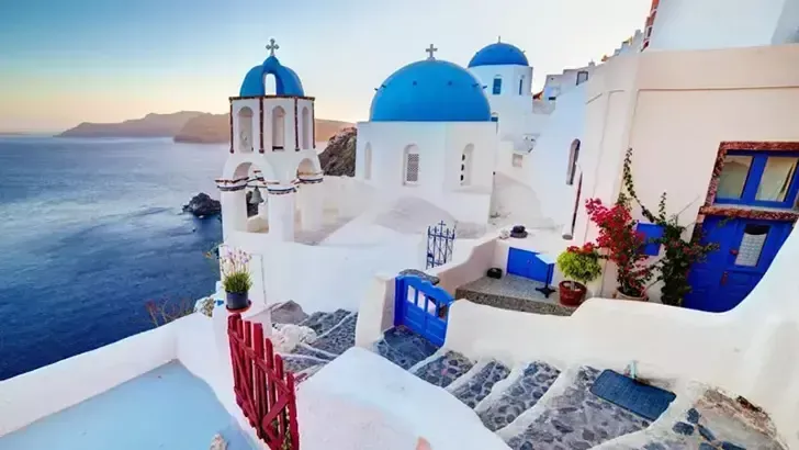 Peş peşe depremlerin ardından Santorini'de tatil fiyatları dip yaptı
