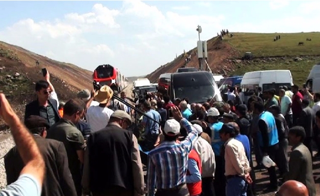 İlk kez tren görmek için yollara döküldüler