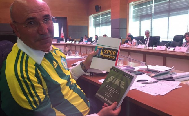 CHP’li Tanal, Anayasa Komisyonu'na Şanlıurfaspor forması ile geldi