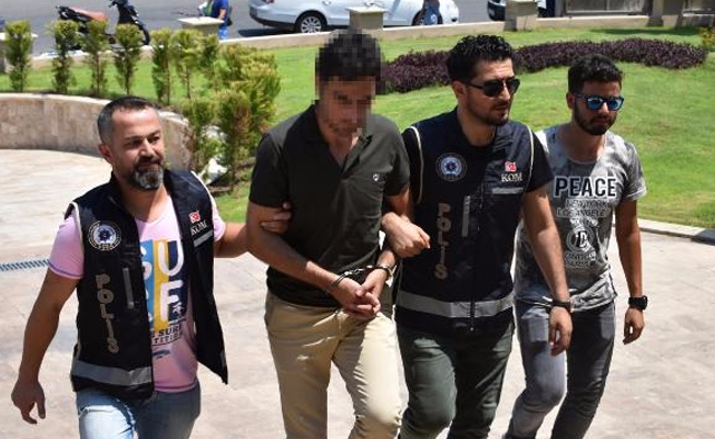 Sahte kimlik ve dolarla tatil yapan Suriyeli yakalandı