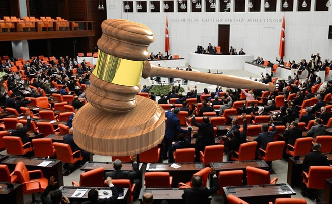 CHP'li vekilden AKP'li vekillere 'adalet' dersi