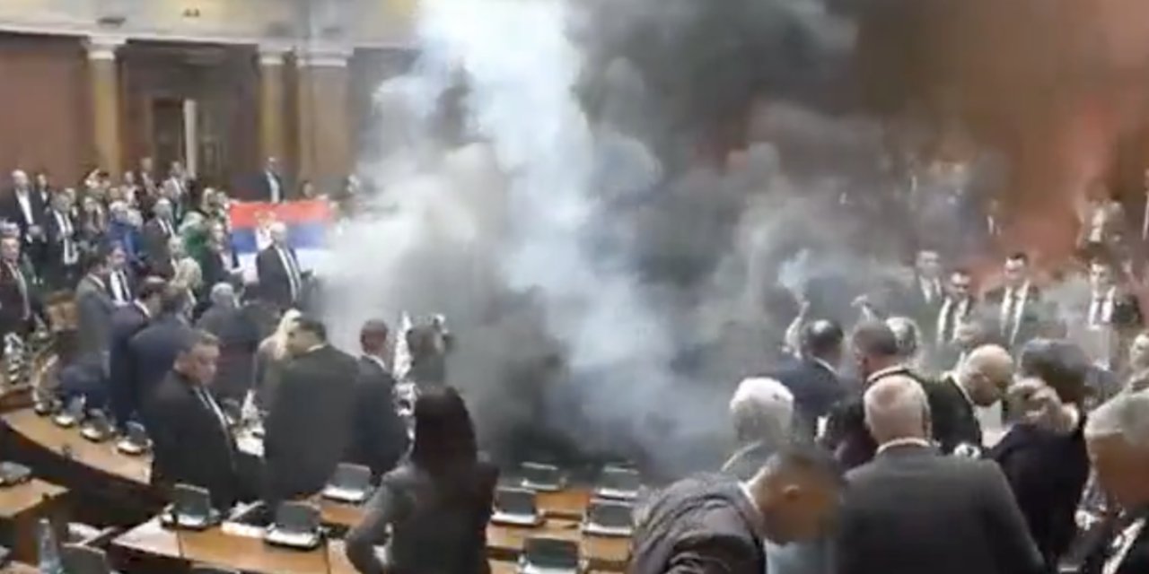 Meclis savaş alanına döndü! Sis bombası atıldı, onlarca kişi yaralandı