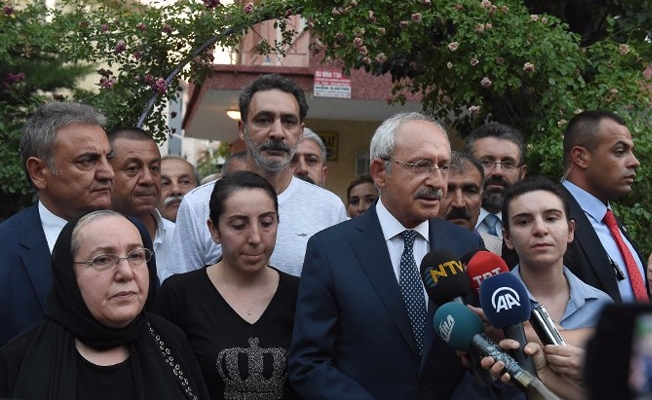 CHP Liderinden Adalet Yürüyüşü Şehidinin ailesine ziyaret