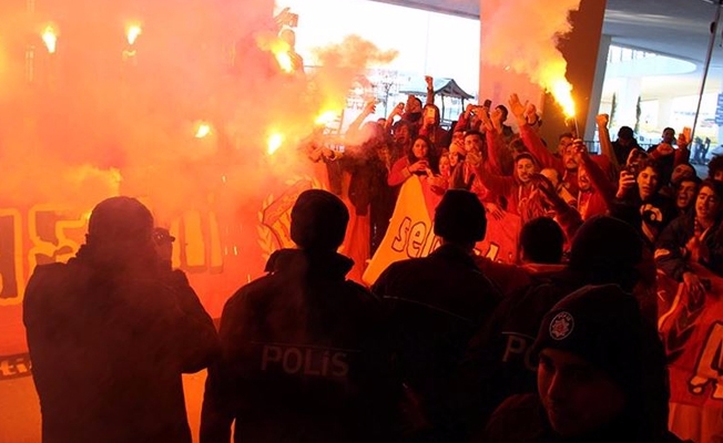 Galatasaray taraftarı bekliyordu, futbolcular Florya'ya gitmedi