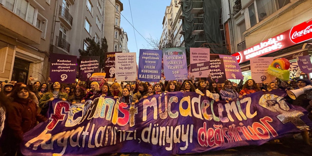 İstanbul'da Taksim, Ankara'da Meşrutiyet! Feminist Gece Yürüyüşü'nde kadınlar yasakları ve bariyeri aştı