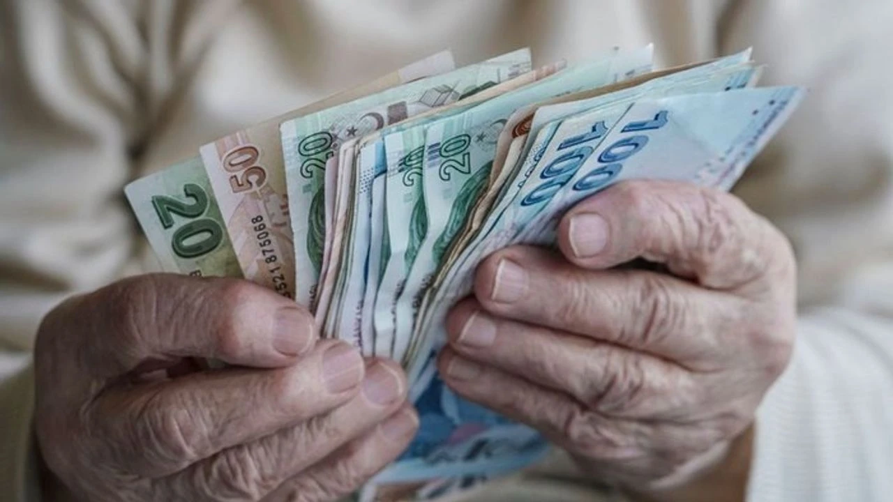 İlk emekli bayram ikramiyesi ne zaman verildi? Emekli bayram ikramiyesi ne kadar oldu? Ne zaman hesaplara yatar?