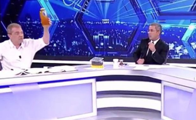 Canlı yayında ilahatçıya 'deve sidiği' ikram edildi